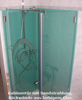 Glaserei Sterz - Kabinentür mit Sandstrahlung, Rückwände aus farbigem Glas